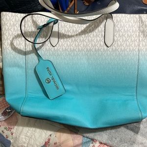 Michael Kors tote bag.. Brand new with no wear and tear inside or outside…